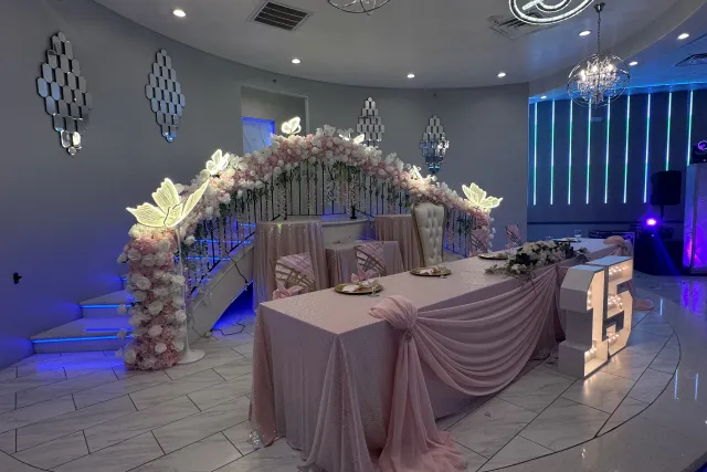 Perlas Deluxe Hall