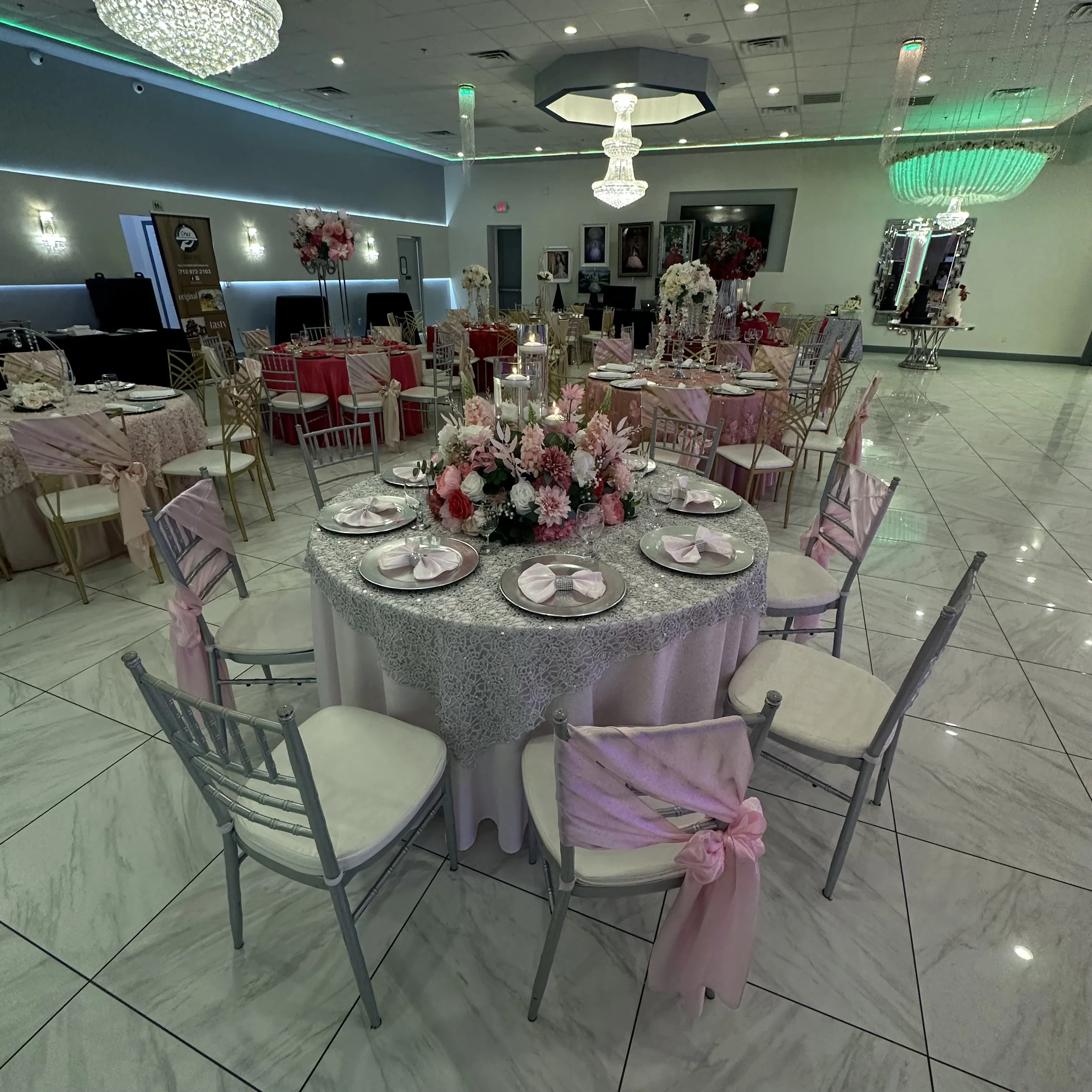 Perlas Deluxe Hall