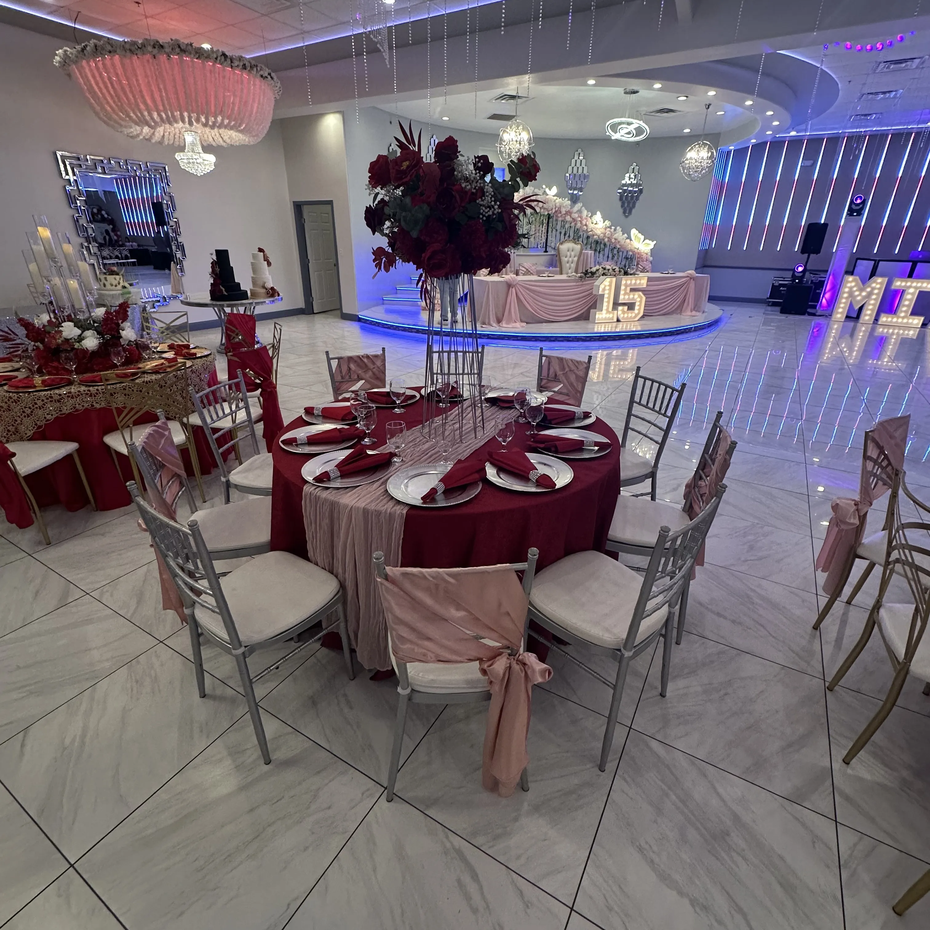 Perlas Deluxe Hall
