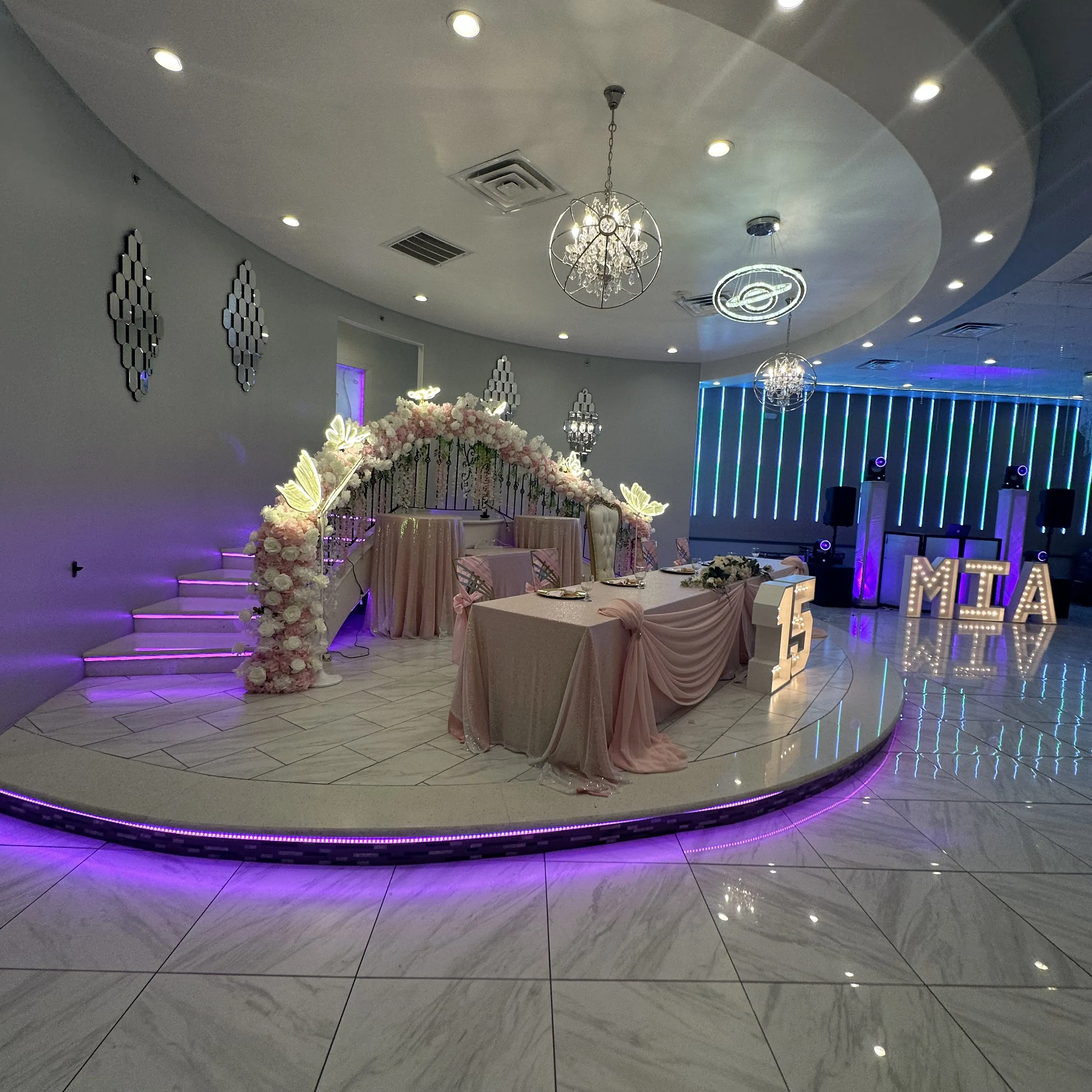 Perlas Deluxe Hall