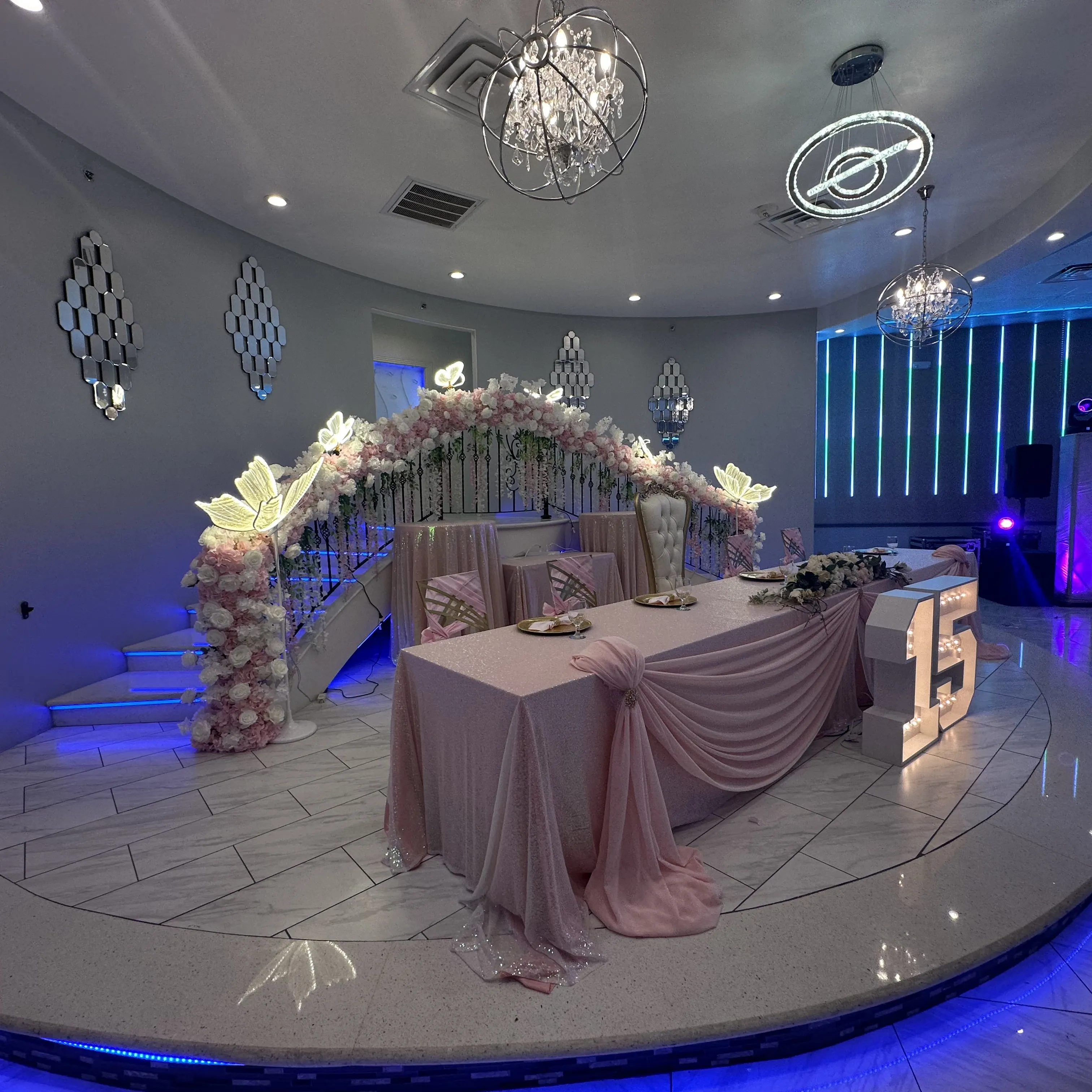 Perlas Deluxe Hall